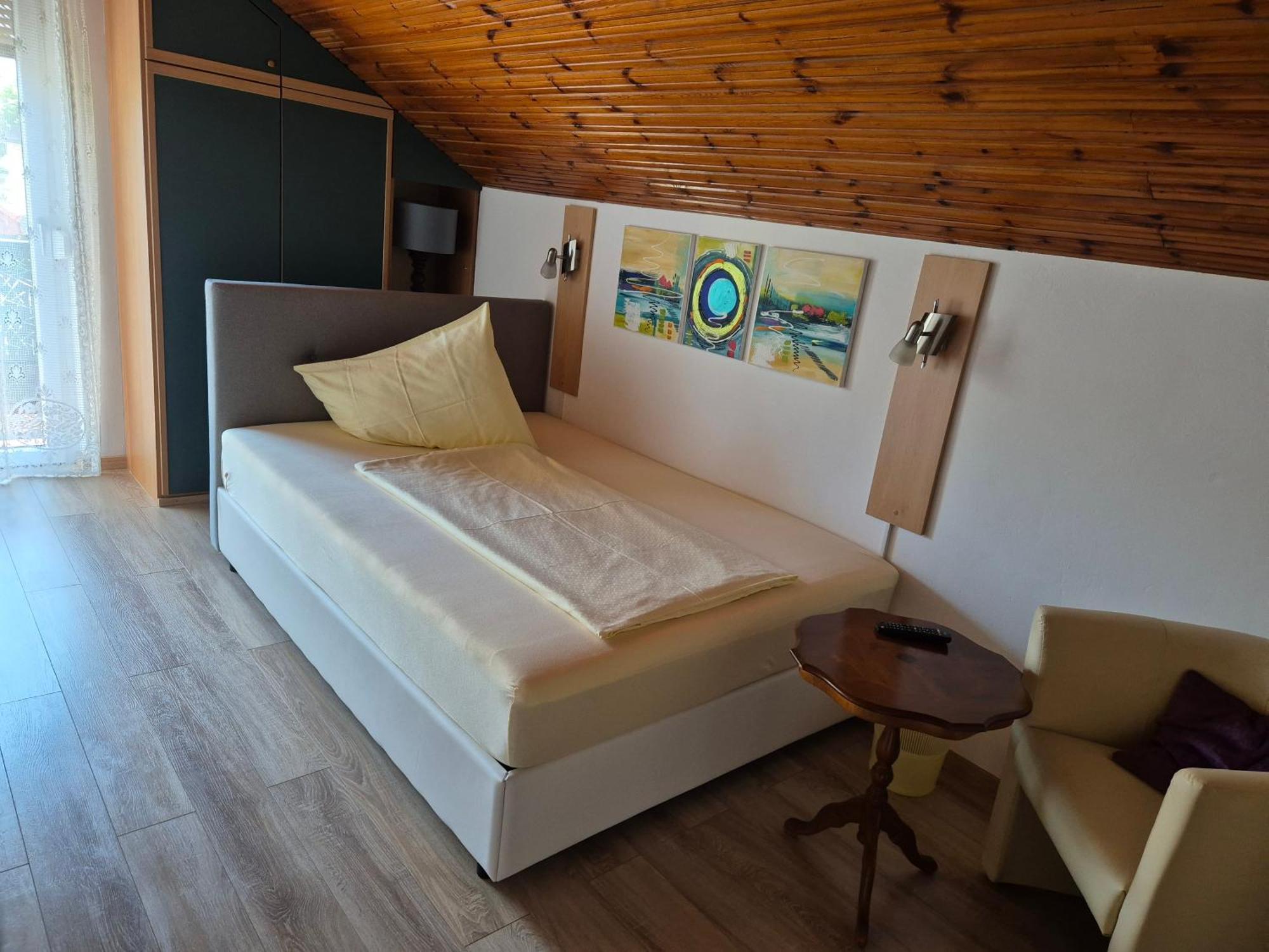 Hotel Garni Hutter Унтербург-ам-Клопайнер-Зее Номер фото
