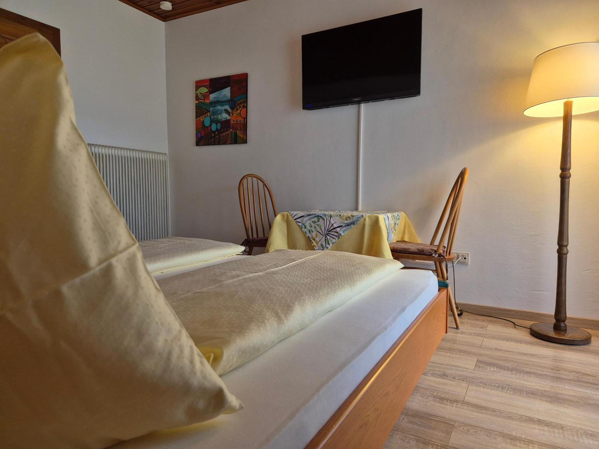 Hotel Garni Hutter Унтербург-ам-Клопайнер-Зее Номер фото