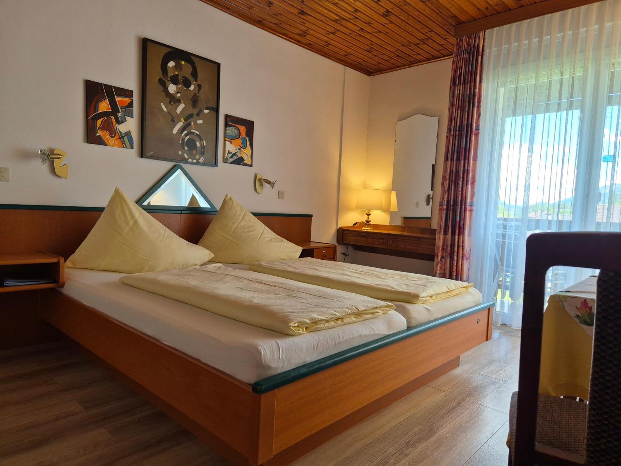 Hotel Garni Hutter Унтербург-ам-Клопайнер-Зее Номер фото