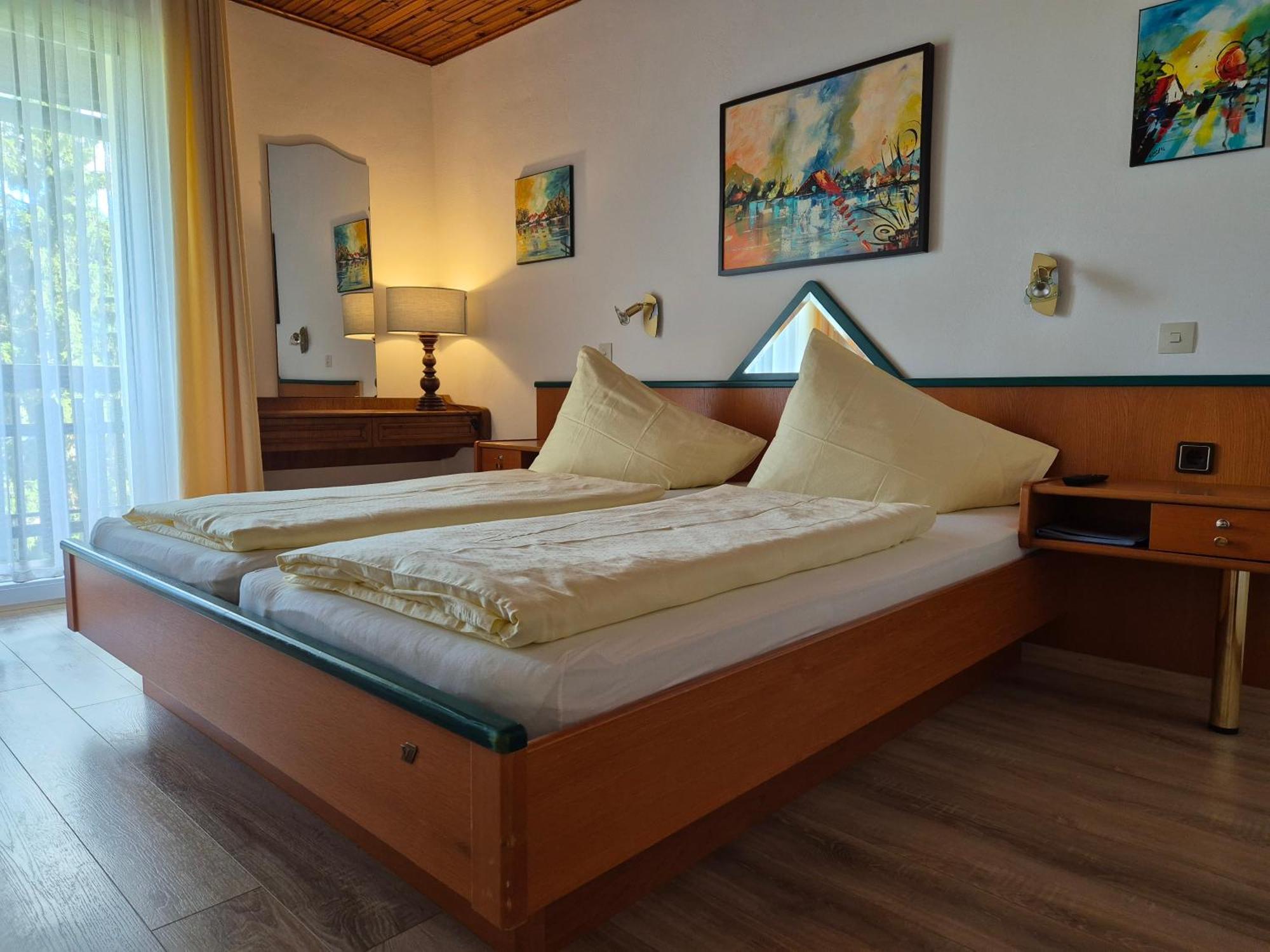 Hotel Garni Hutter Унтербург-ам-Клопайнер-Зее Номер фото