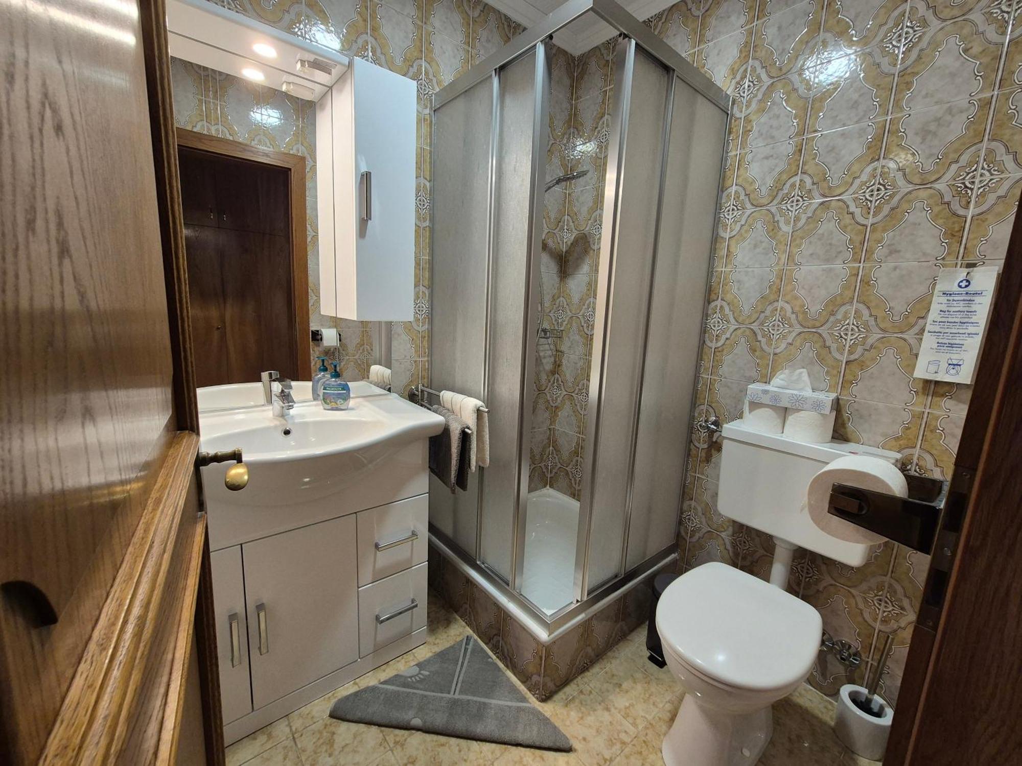 Hotel Garni Hutter Унтербург-ам-Клопайнер-Зее Номер фото